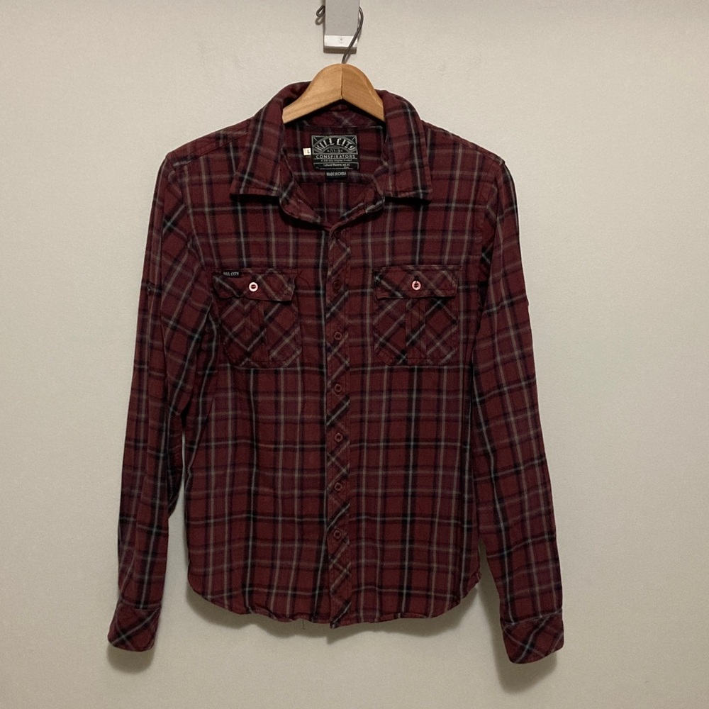 Kill City Men's button down flannel Shirt, size large, burgundy and black plaid